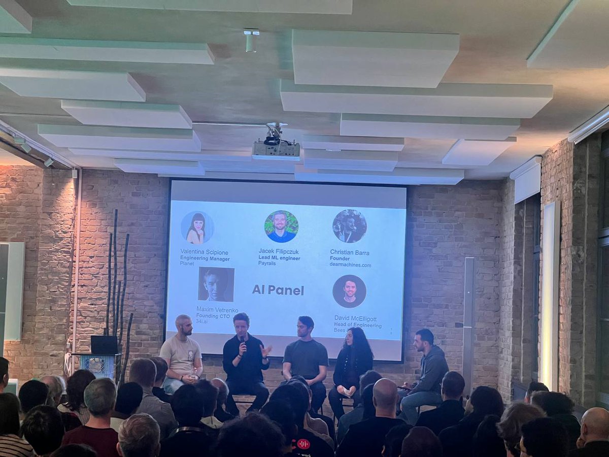 PyBerlinPython's tweet image. Photos from our PyBerlin 55: &quot;AI Fireside chat&quot;
Thank to our panelists: Maxim Vetrenko, Valentina Scipione, David McElligott, Jacek Filipczuk and Christian Barra for leading the discussion 🎙️