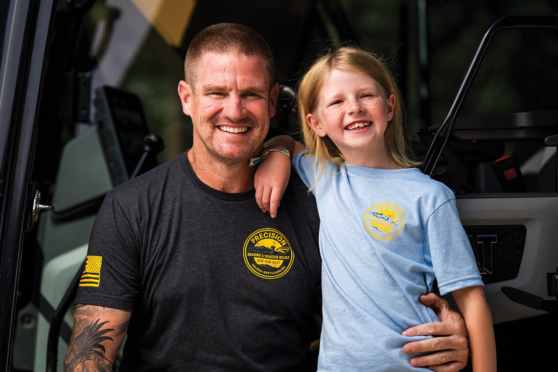 mattvanswol's tweet image. 🚨#BREAKING: Western North Carolina hero, Jake Jarvis and his 9 year old daughter Mya, have just won the &quot;2025 America&apos;s Hardest Worker&quot; award. 

Jake has worked 428 days for free for victims of Hurricane Helene.

To this day, he has never charged a victim a dime for help.