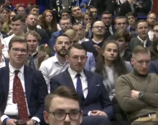 Hippy15405085's tweet image. Was und #Gießen gezeigt hat, die @AfD ist nicht nur ein Verdachtsfall, sie ist #gesichertrechtsextrem.
Gute Nacht allen Antifaschisten. 👋🏽