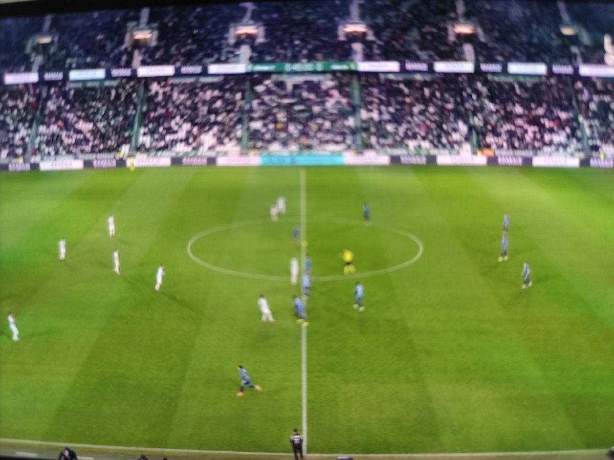 miguelcdb10's tweet image. Incluso esto en el saque de centro que da lugar al gol a los 20 segundos también era punible, aunque se hubiese tenido que retrasar tanto el tiempo en la revisión,o solo se puede retrasar si somos nosotros en Valladolid??