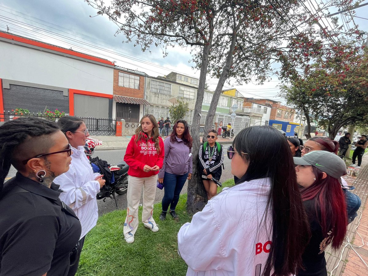 En San Cristóbal reafirmamos nuestro compromiso con la construcción de espacios libres de VBG. Reconocemos el liderazgo de las mujeres futboleras, donde su pasión se convierte en un motor de transformación social y un escenario en el que mujeres y niñas también tienen voz.