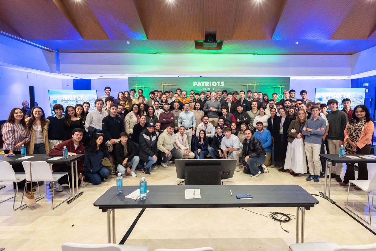 Jorgebuxade's tweet image. La juventud de España. Avanza. Vence