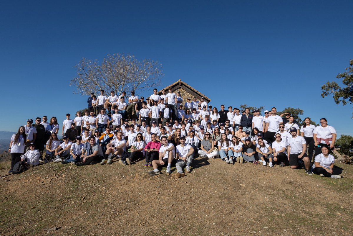 Jorgebuxade's tweet image. La juventud de España. Avanza. Vence