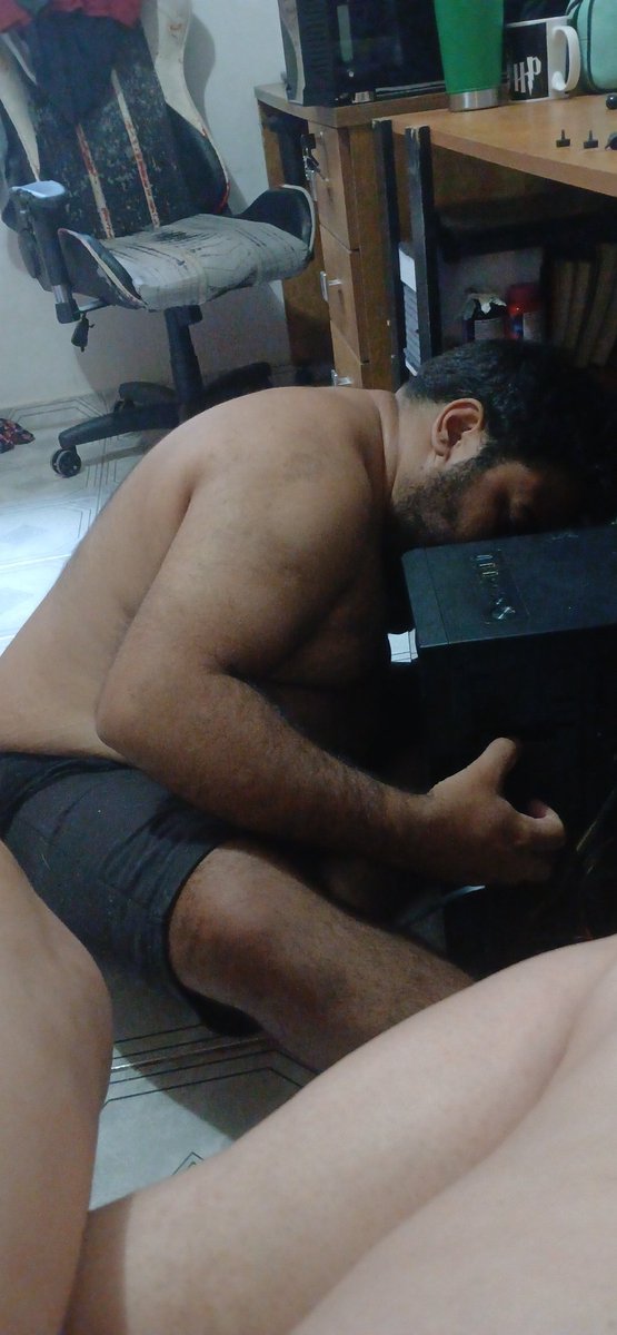 LopesGeorgeto's tweet photo. usou meu pc de cobaia pra arrumar o notebook velho dele há duas semanas
deu problema no hd e o pc nao dava vídeo 
agr meu pcnão liga e ele tá puto pq eu pedi pra ele arrumar oq ele estragou https://t.co/xOokLvAEnZ