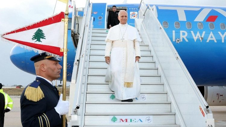 vaticannews_fr's tweet photo. 🇱🇧 Le #Pape au #Liban : quelques images de son après-midi à Beyrouth. https://t.co/2mk0adJBda