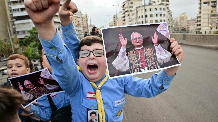 vaticannews_fr's tweet photo. 🇱🇧 Le #Pape au #Liban : quelques images de son après-midi à Beyrouth. https://t.co/2mk0adJBda