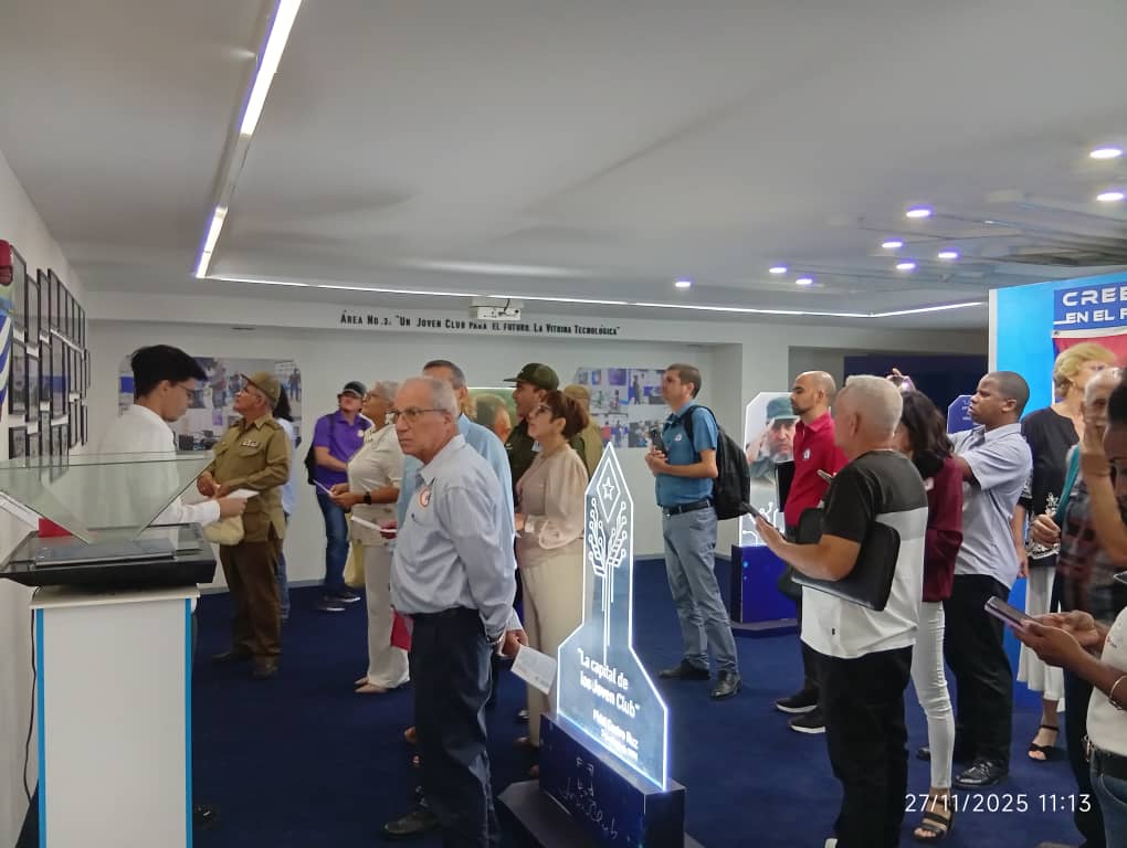 Hoy, 30 de noviembre, celebramos el Día de la Seguridad Informática.  
La confianza en la #TransformaciónDigital y el desarrollo de la #InteligenciaArtificial dependen de la #CiberseguridadParaTodos.  
¡Felicidades a los profesionales que protegen nuestro ciberespacio! 🇨🇺