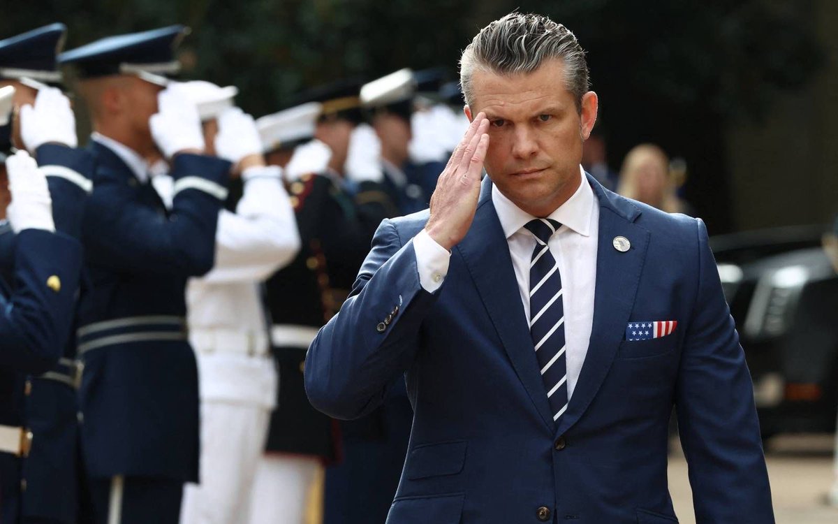 EricLDaugh's tweet image. 🚨 Democrats are plotting to PROSECUTE Pete Hegseth for blowing up narco-terrorists, slandering him as a “war criminal.” 

We must be abundantly clear: It is NOT a “war crime” or violation of “international law” to defend American sovereignty. PERIOD.

STAND WITH SECWAR HEGSETH!