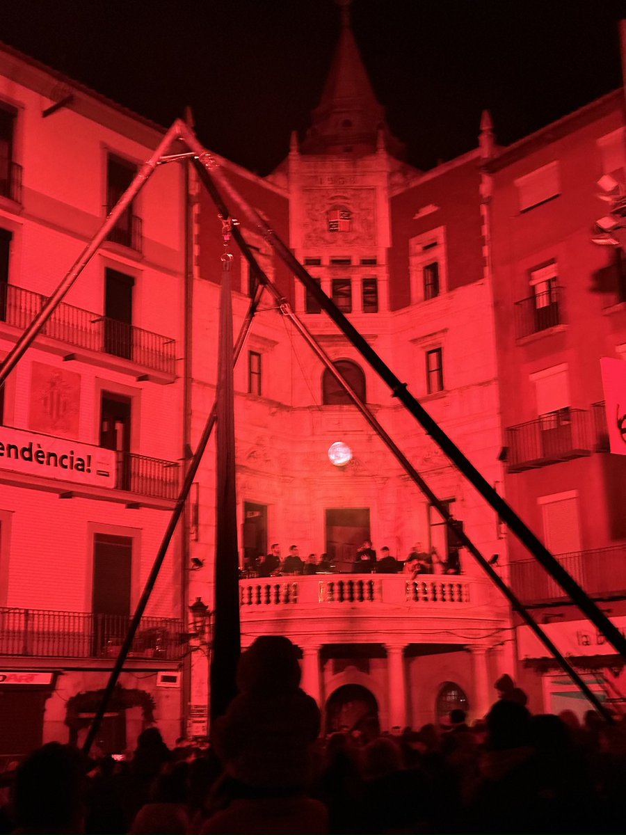 Enhorabona <a href="/Cardonawav/">Guillem Cardona Zaera</a> per l’espectacle d’avui. Has aglutinat talent local i el resultat ha estat fantàstic, enhorabona!! #DesDelCor #laPatum #laPatumUniversal <a href="/lapatum/">La Patum</a>