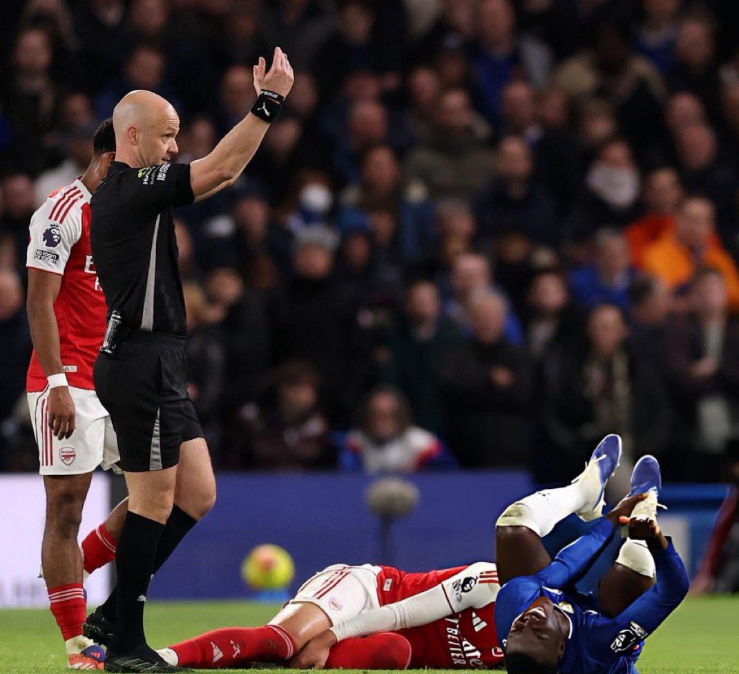 Modscot33's tweet image. These so called experienced &amp;amp; senior referees are overrated, they shouldn&apos;t be officiating big games, they make these games about themselves and in turn makes it worse.