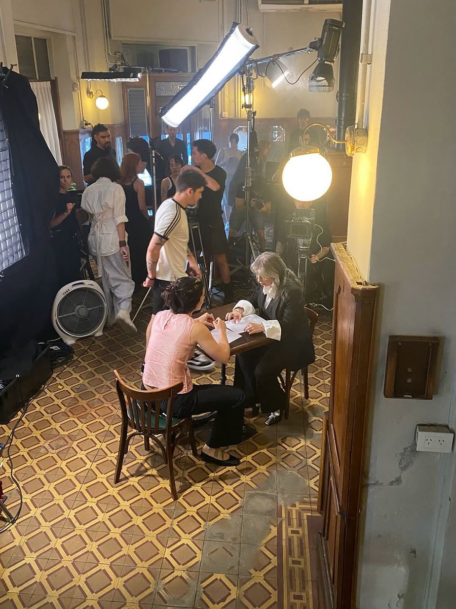 RosaliaInfo_ES's tweet image. ROSALÍA grabando con la escritora argentina Mariana Enríquez un proyecto desconocido en un bar histórico de Buenos Aires.
