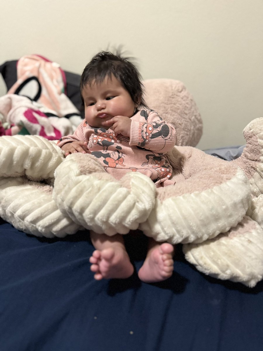 acrylic_bxtch's tweet photo. 🥹💕✨🦋
I made this pretty little girl. Felt her inside me wiggling. Created every bit of that chubby face and those stinky toe toes. Just a matter of time until she starts looking like me 😭 https://t.co/TIKXV03Kju