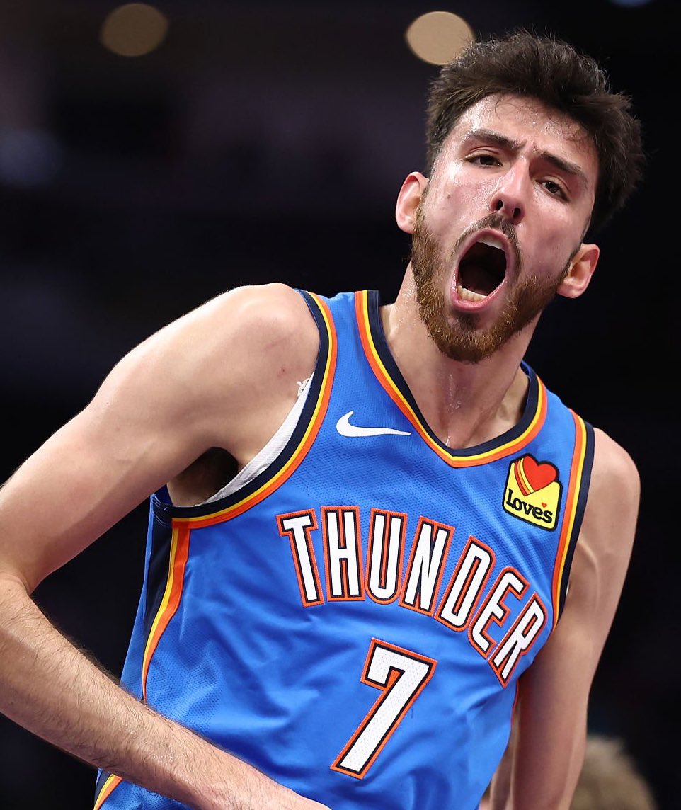 TheDunkCentral's tweet image. Chet Holmgren remains the favorite to win DPOY, per @PlayProphetX 

Chet Holmgren 40%
Victory Wembanyama 20%
Evan Mobley 12%
Amen Thompson 9%
Dyson Daniels 5%

(Via prophetx.onelink.me/E5Yi/CENTRAL)