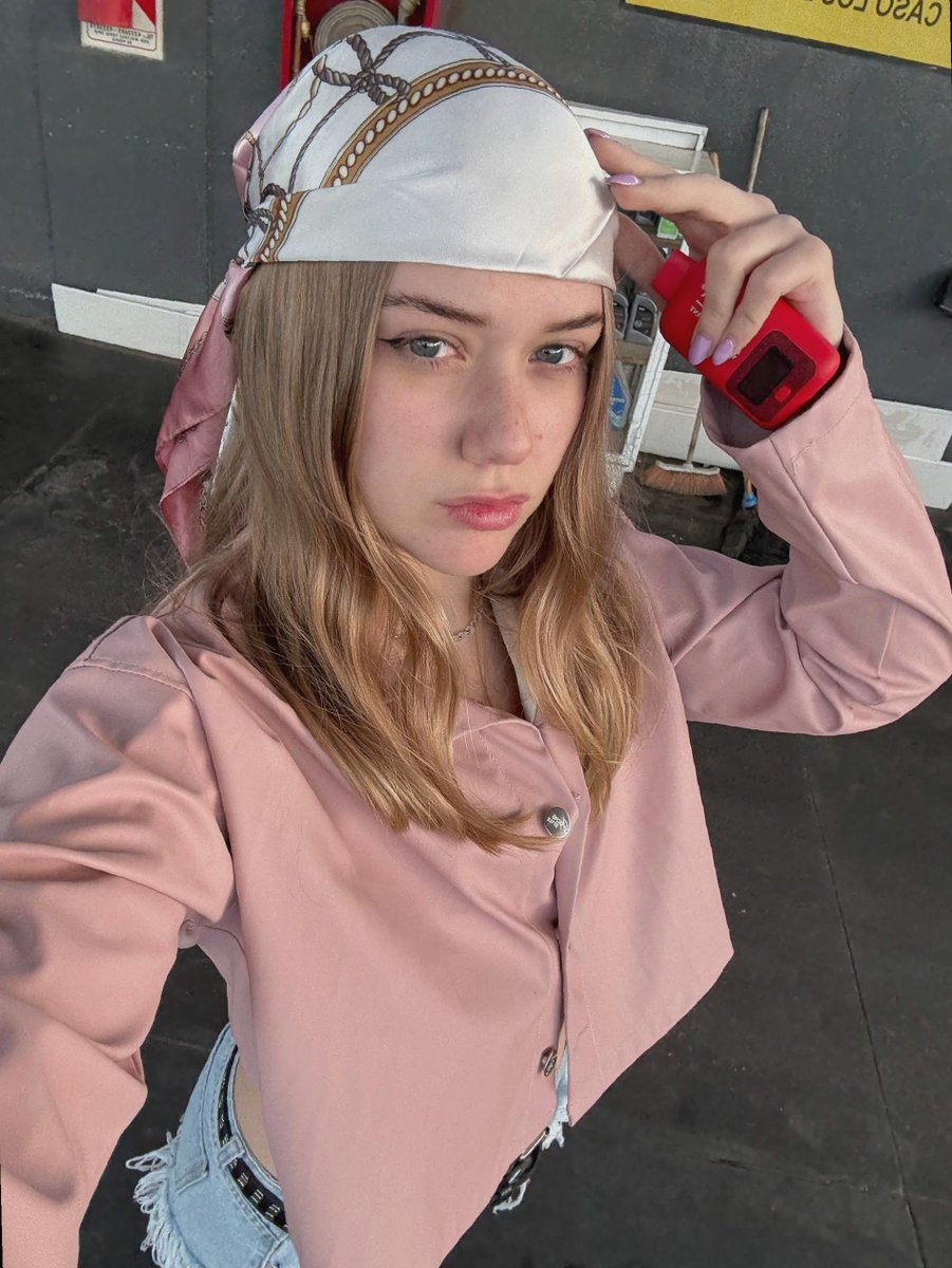 Script6z40b's tweet image. study playlist hitting so hard i think i deserve a degree in vibes