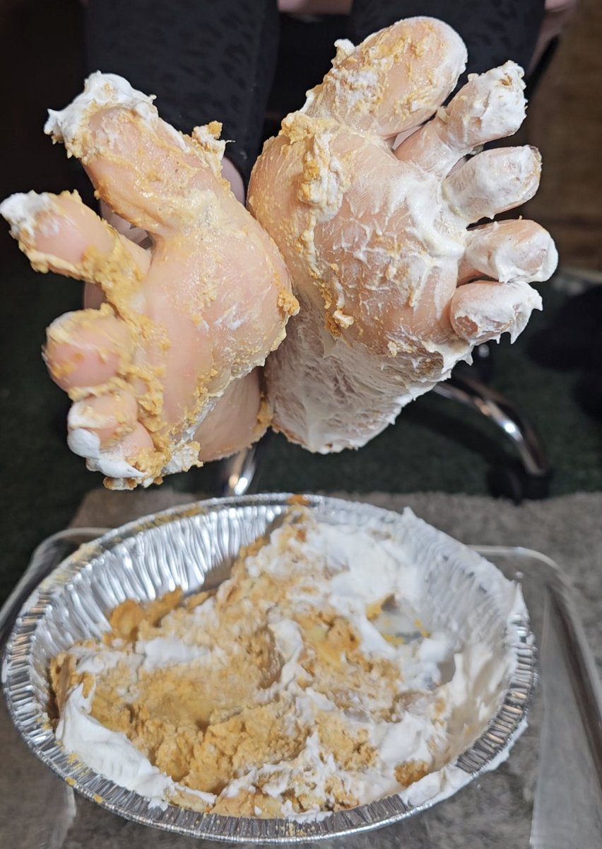 DaniellesFeet86's tweet image. Don&apos;t worry I saved the last piece of pie for you, and you don&apos;t need a fork to eat it 😉