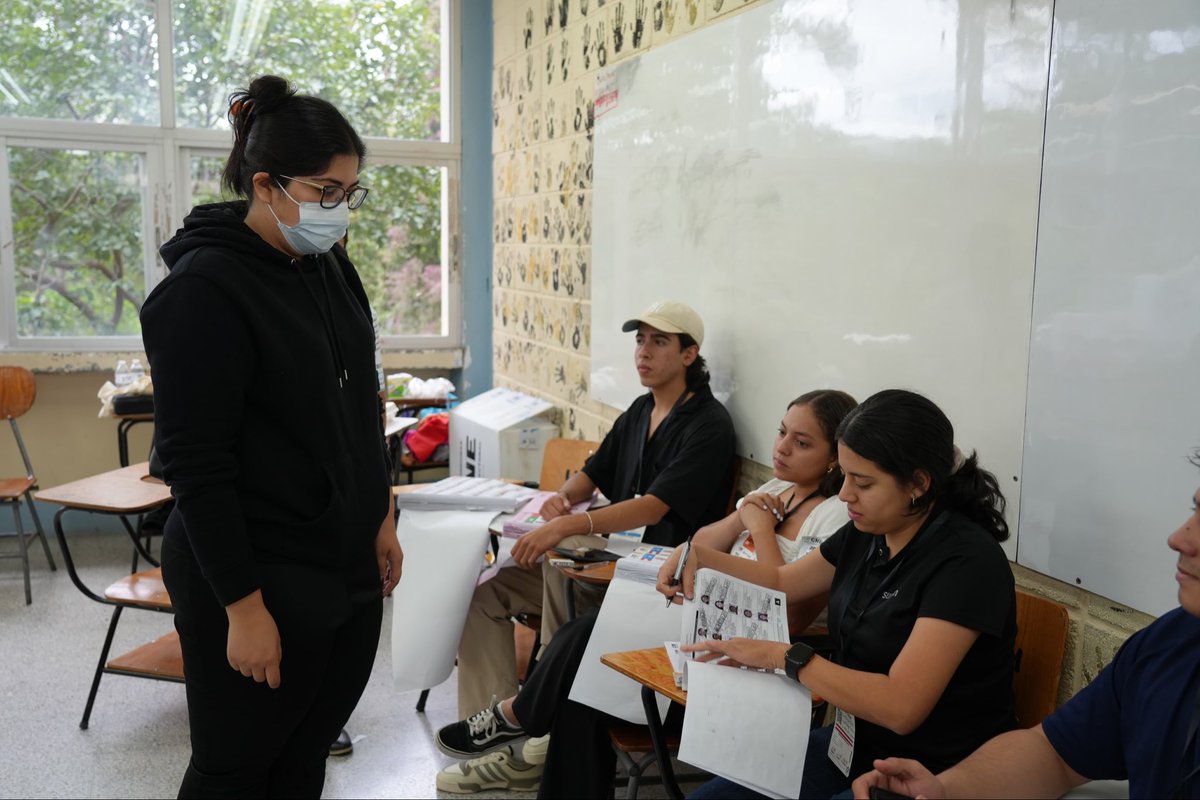 OEA_oficial's tweet photo. La jefatura de la Misión de la #OEAenHonduras continúa visitando centros de votación en Tegucigalpa.

Hasta el momento los observadores han visitado más de 300 centros de votación en todo el país.

El Jefe de la #MOE_OEA @EladioLoizaga invitó a la ciudadanía a votar cuanto antes para evitar filas hacia el cierre de las #EleccionesHonduras2025 y llamó a los actores políticos a que eviten autoproclamarse vencedores.