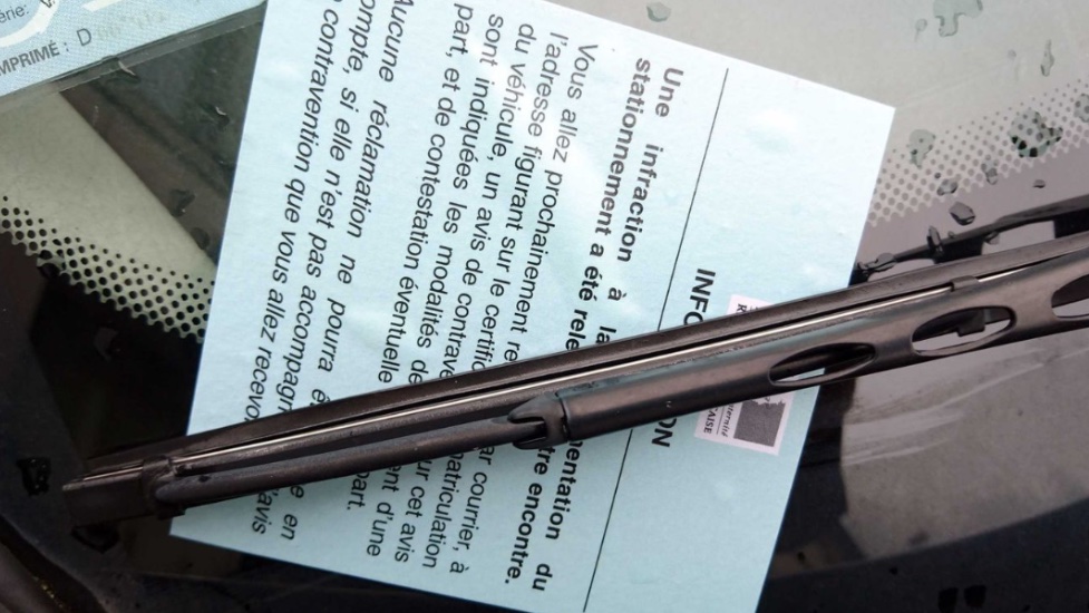 info_Paris_IDF's tweet image. 🔴 FLASH - #Paris : Attention, une nouvelle arnaque tourne.

👉 Repérée dans le 17e arrondissement, cette escroquerie au stationnement vous annonce une verbalisation et vous invite à scanner un QR code menant à un faux site de paiement d’amendes. (20 Minutes) #PV