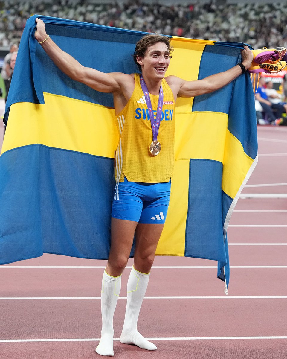 travismillerx13's tweet image. 🇸🇪Mondo Duplantis named World Athletics Male World Athlete of the Year 🏆