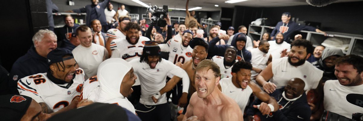 Falloutt's tweet image. The Chicago Bears are 1st Place in the NFC 🙌😤 #BearDown