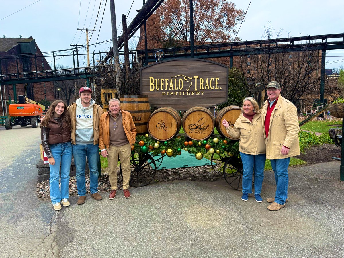 What a great ending to an amazing weekend. Celebrating Thanksgiving with my amazing family, <a href="/hhamelbackTV/">Hannah Hamelback</a> &amp; <a href="/ahamelback/">Austen Hamelback</a> <a href="/nicole16griffin/">Nicole Griffin</a> alongside my amazing wife <a href="/lulubelle_4/">Debra Hamelback</a> on our 27th wedding anniversary! Ending at Bourbon Disneyland <a href="/BuffaloTrace/">Buffalo Trace</a> Cheers 🥃