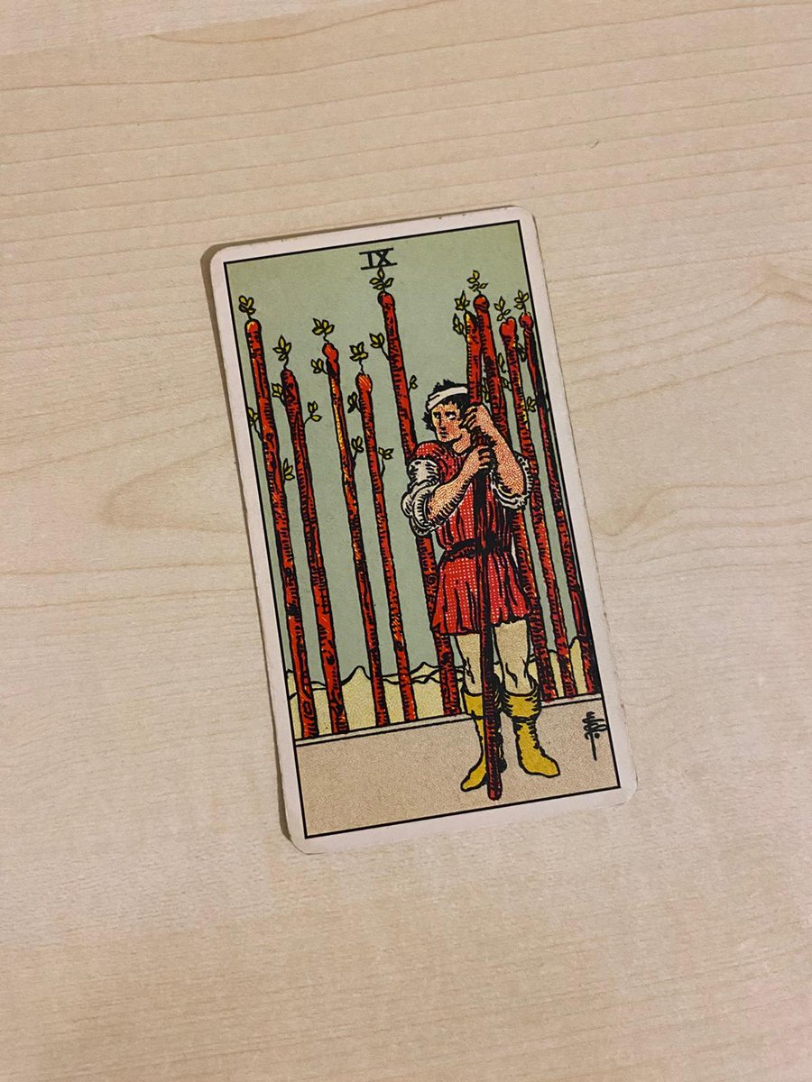 luandsoaress's tweet photo. ♉️ Touro - Energia Semanal

O 9 de Paus chega trazendo aquela sensação conhecida de cansaço, não só físico, mas mental, emocional, energético. É como se você tivesse carregando mais peso do que deveria, segurando situações por mais tempo do que podia, e agora seu corpo e sua mente começam a pedir socorro, pedem pausa, pedem cuidado. Mas tem algo importante aqui:  esse desgaste não vem para te derrubar, e sim para te mostrar onde você precisa se reorganizar. Essa semana te convida a respirar, a desacelerar o que for possível. E se o mundo lá fora estiver acelerado demais, se a rotina não permitir pausas grandes, então desacelera por dentro. Um pensamento de cada vez. Você já lutou muito. Você já segurou o suficiente. Agora é hora de aliviar a tensão e reencontrar o equilíbrio dentro de você.