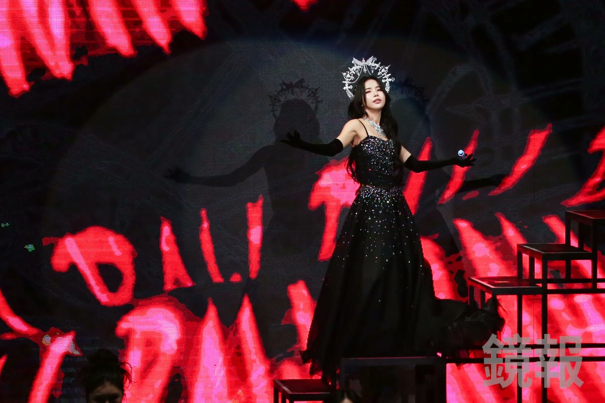 DragonKazoo77's tweet image. 251130 📰📸 Solaris concert in Taipei — News &amp;amp; Press Photos (9)

🔗 mirrordaily.news/story/32407

#Solar #솔라 #頌樂 #Solaris