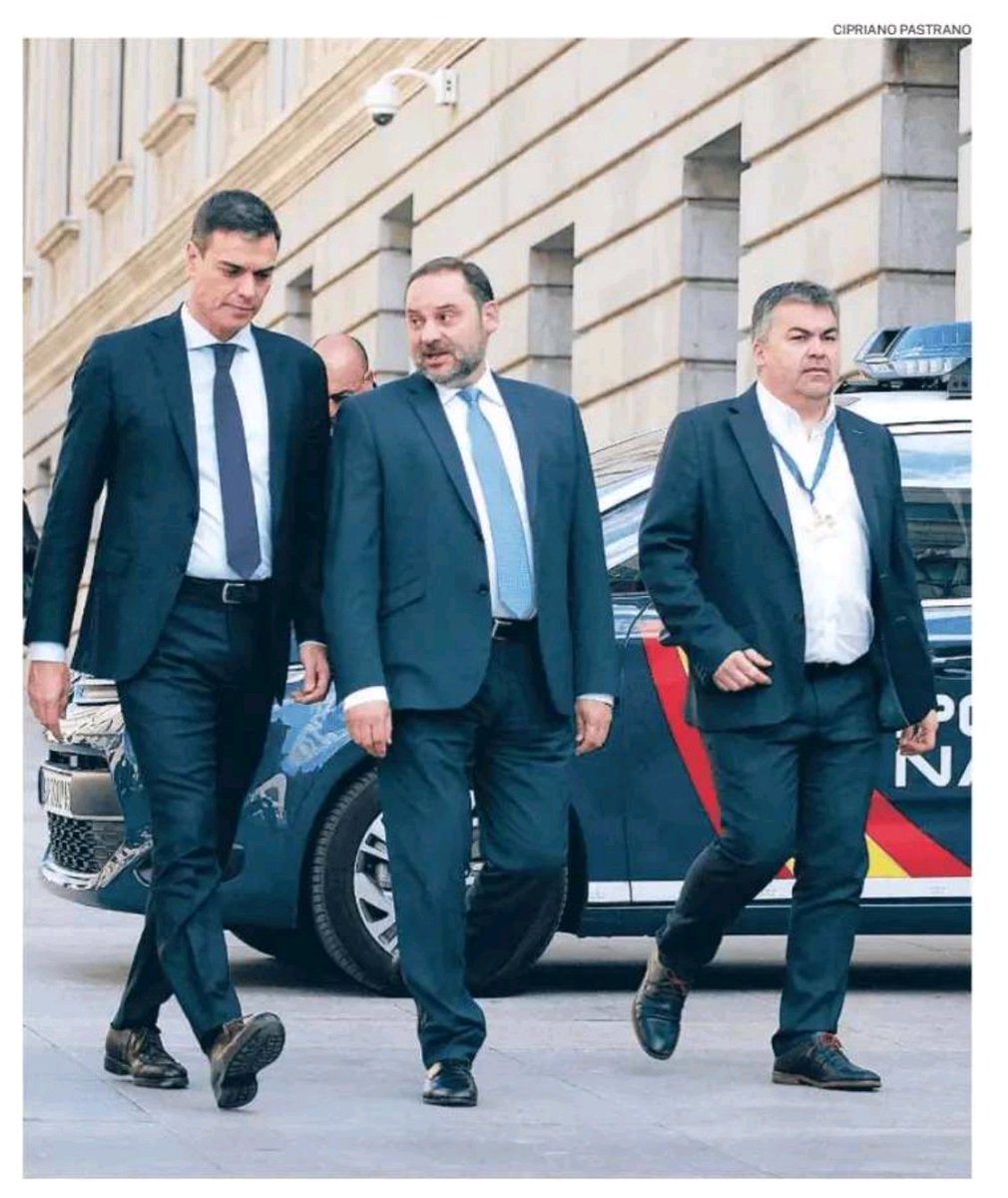 <a href="/felixbolanosg/">Félix Bolaños</a> <a href="/PSOEAltoaragon/">PSOE Alto Aragón</a> Apurando su lógica argumental, si estos decían lo mismo, hacían lo mismo y tenían el mismo proyecto, no hay duda. Son lo mismo.