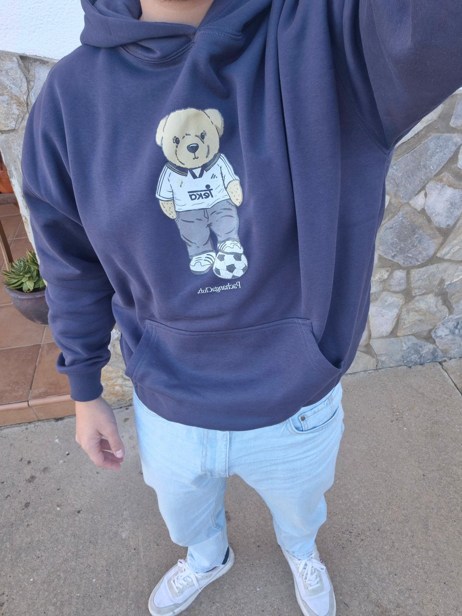 Tremendo aura desprende el putísimo oso con la Teka.