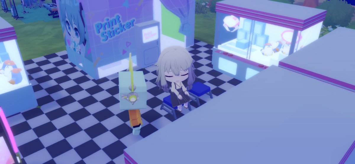 0mochi6all's tweet photo. 他の人たちは結構バラけてるのに、寧々ちゃんだけずっとゲーセンにいる https://t.co/gAEQC13vBG