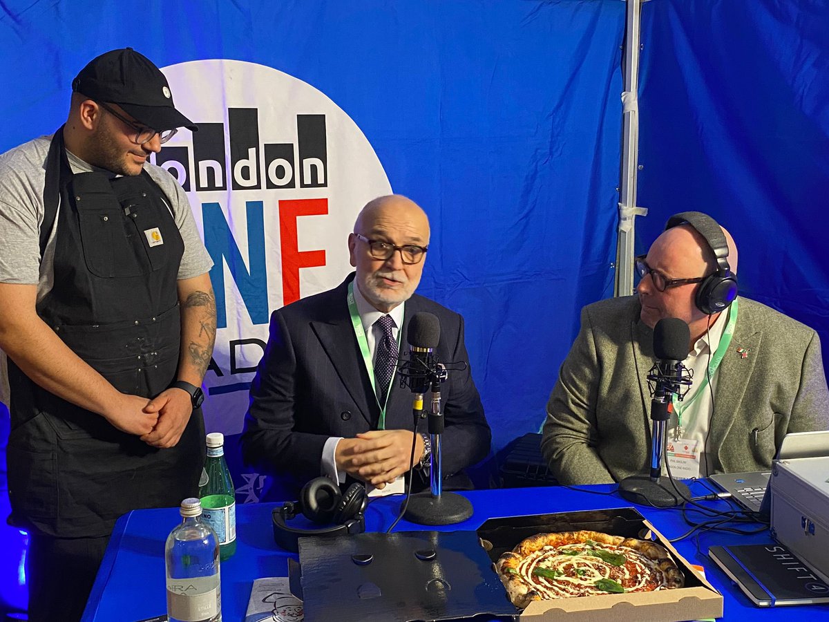 LondonOneRadio's tweet image. Che bella giornata “la pizza non ha bisogno di traduzioni e un linguaggio universale “ @InigoLND @ItalyinUK @ItalyinLDN #pizza #michelepascarella