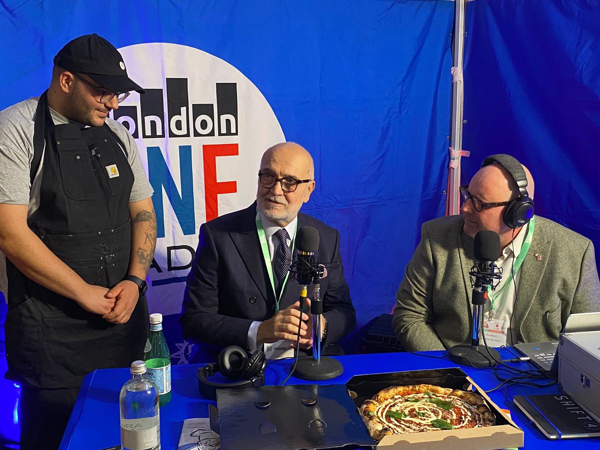 LondonOneRadio's tweet image. Che bella giornata “la pizza non ha bisogno di traduzioni e un linguaggio universale “ @InigoLND @ItalyinUK @ItalyinLDN #pizza #michelepascarella