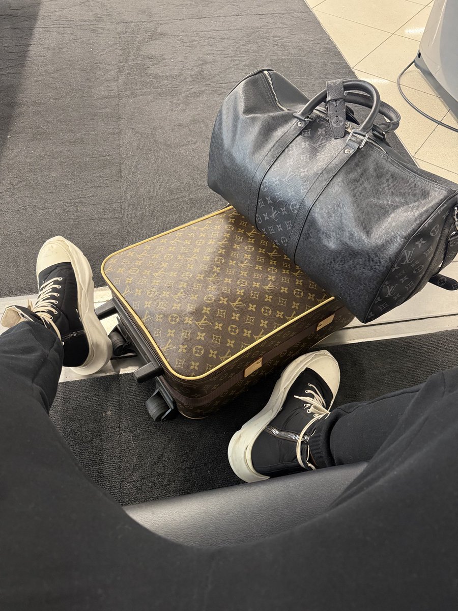 IamBThompson12 tweet media