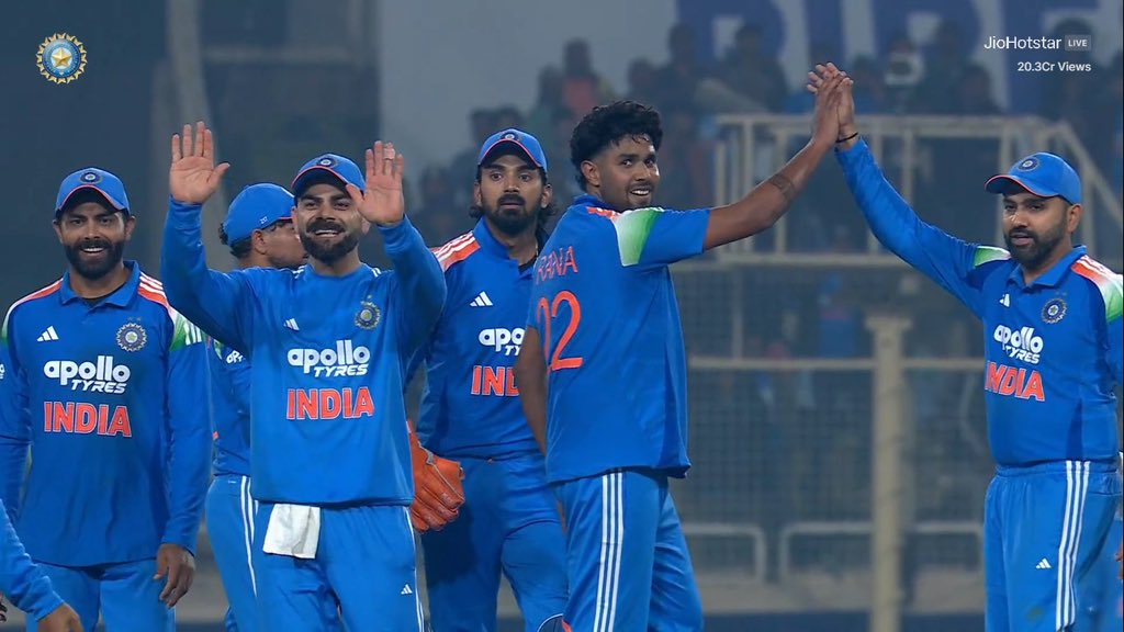 Hailkohli18's tweet image. - Same Team
- Same Bowlers 
- Same Batters
- Same Coach 

One insecure guy sacked from captaincy and this Indian team looks invincible 🔥