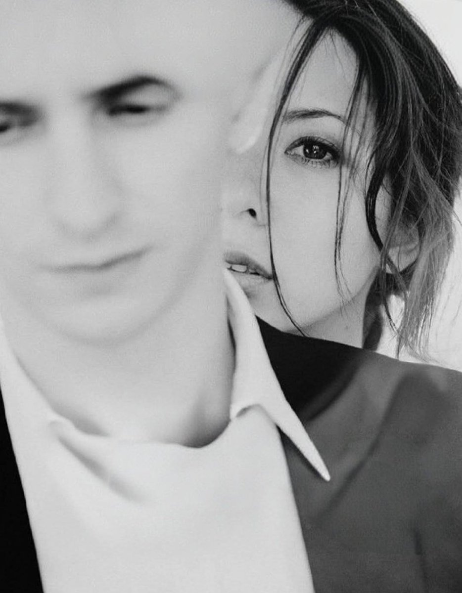 LuzdeLu24275675's tweet image. Ausencias que duelen , que la memoria teje, un tajo en el aire, donde respirar tú imagen, testigo mudo del amor que existio❤️