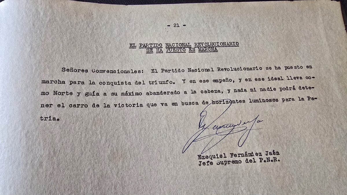 Ayer tuve la rara oportunidad de sumergirme en documentos y fotografías que cuentan una parte de la historia de Panamá en la década de los 30's del siglo pasado.  El Partido Nacional Revolucionario, encabezando una coalición, había llevado a la presidencia a Juan Demóstenes