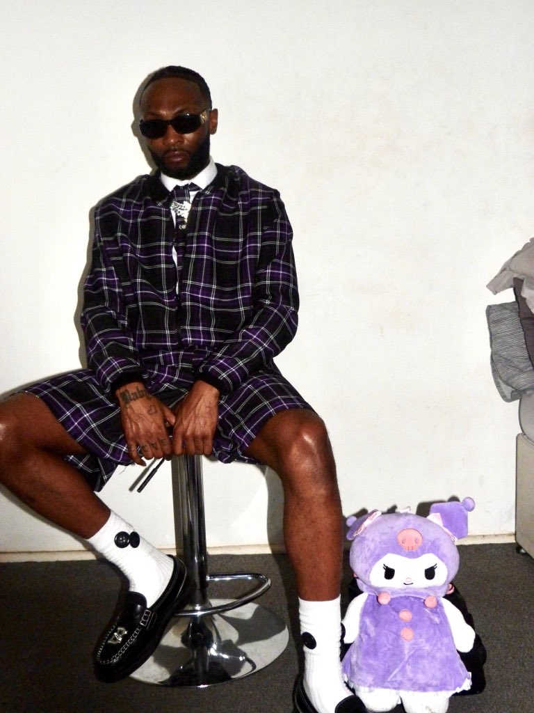 last night i won the pushing boundaries award 👾