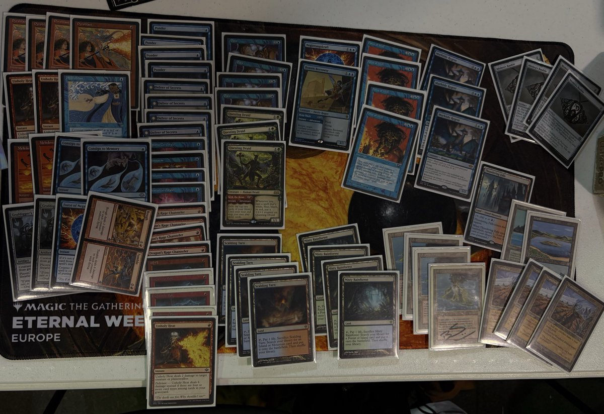 Jacobisboss1's tweet photo. I’ve been studying abroad in Spain, so last minute I decided to go to eternal weekend in Italy! Going to an eternal weekend was a long time dream of mine so was happy I got lent some beauties for the weekend (also shoutout @ecobaronen lucky lurrus sleeve) #mtgbling https://t.co/jrn34dzUyZ