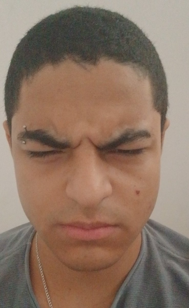 Ai namoral, eu joguei pedra na cruz, MINHAS BOLAS TÃO DOENDO E EU TÔ INDO PRO HOSPITAL
(Pelo menos não vou ter que ir trabalhar)