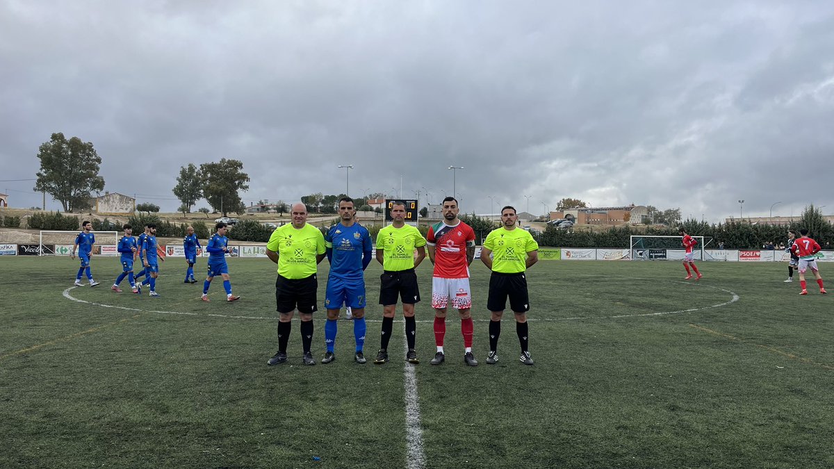 Derrota en casa, el equipo sigue trabajando 💪🏼💪🏼

CF Campanario 0
🆚
CD Hernán Cortés 1

#vamoscampa🔴🔴