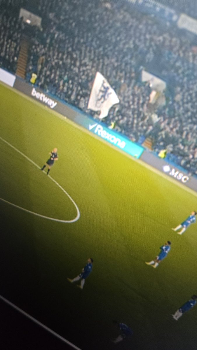 KaiLeitch_'s tweet image. Why are Chelsea flying the new posh logo 🤥 #pufc