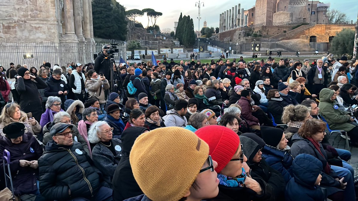 Marco Impagliazzo: “Se reagisci al male con il male, renderai il male più forte. La più grande risposta al male è combatterlo su un altro piano”
Al #Colosseo in tanti con la Comunità di Sant’Egidio per dire NO alla pena di morte!