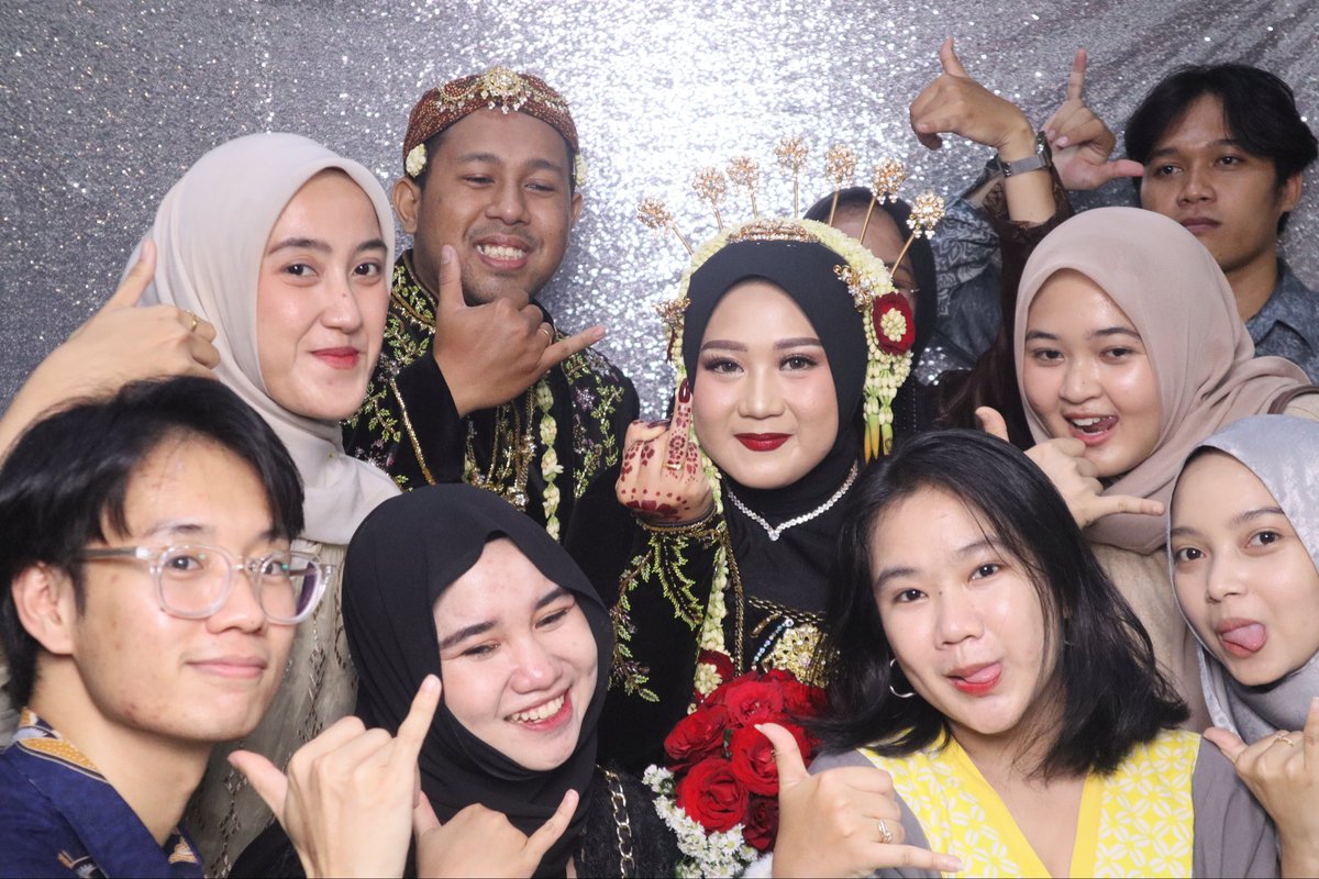 ruby with her kondangan pict dlm hatinya “yumm bgt zuppa soupnya” I REALLY LOVE ZUPPA SOUP HHUHUHU🥺❤️