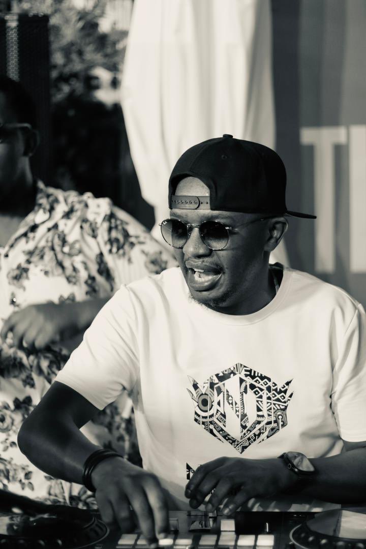 Kenya’s finest dj <a href="/DjKymNickDee/">KYM KYM</a> giving us a great night
#TheBigMeeting
#DIY