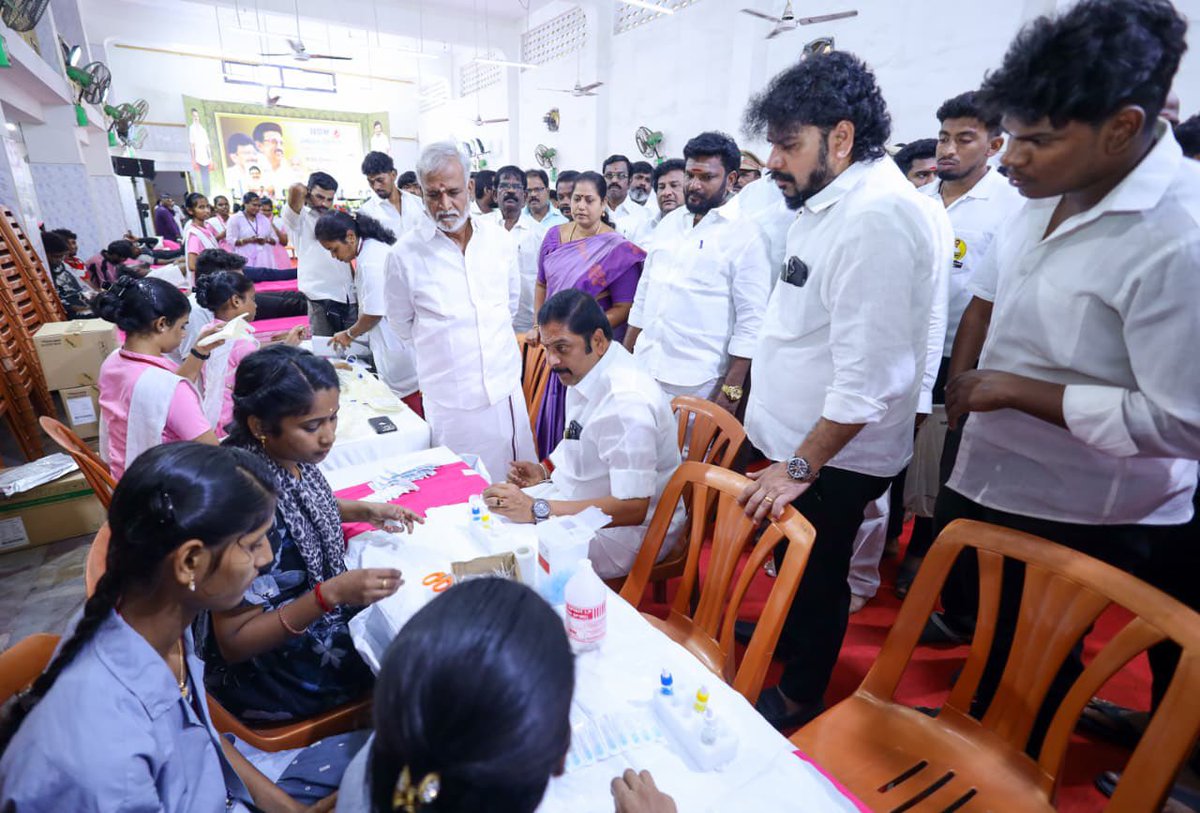 PKSekarbabu's tweet image. மனிதநேய உதயநாள் | உதயம் – 15
 
உதயத்தின் படை !
உதிரத்தின் கொடை !
 
மாண்புமிகு தமிழ்நாடு துணை முதலமைச்சர் - கழக இளைஞரணி செயலாளர் திரு.@Udhaystalin அவர்களின் பிறந்தநாளை முன்னிட்டு இன்று (30.11.1025), சென்னை கிழக்கு மாவட்டம், கொளத்தூர் மேற்கு பகுதி இளைஞரணி சார்பில் அகரம் - (1/2)