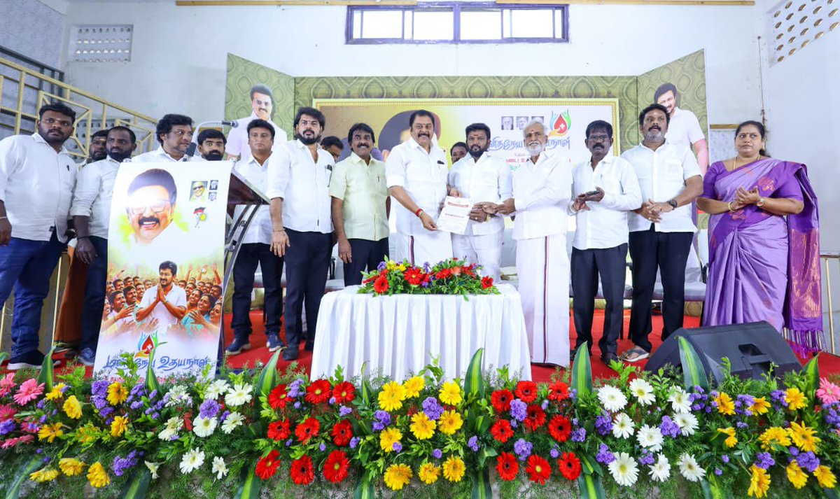 PKSekarbabu's tweet image. மனிதநேய உதயநாள் | உதயம் – 15
 
உதயத்தின் படை !
உதிரத்தின் கொடை !
 
மாண்புமிகு தமிழ்நாடு துணை முதலமைச்சர் - கழக இளைஞரணி செயலாளர் திரு.@Udhaystalin அவர்களின் பிறந்தநாளை முன்னிட்டு இன்று (30.11.1025), சென்னை கிழக்கு மாவட்டம், கொளத்தூர் மேற்கு பகுதி இளைஞரணி சார்பில் அகரம் - (1/2)