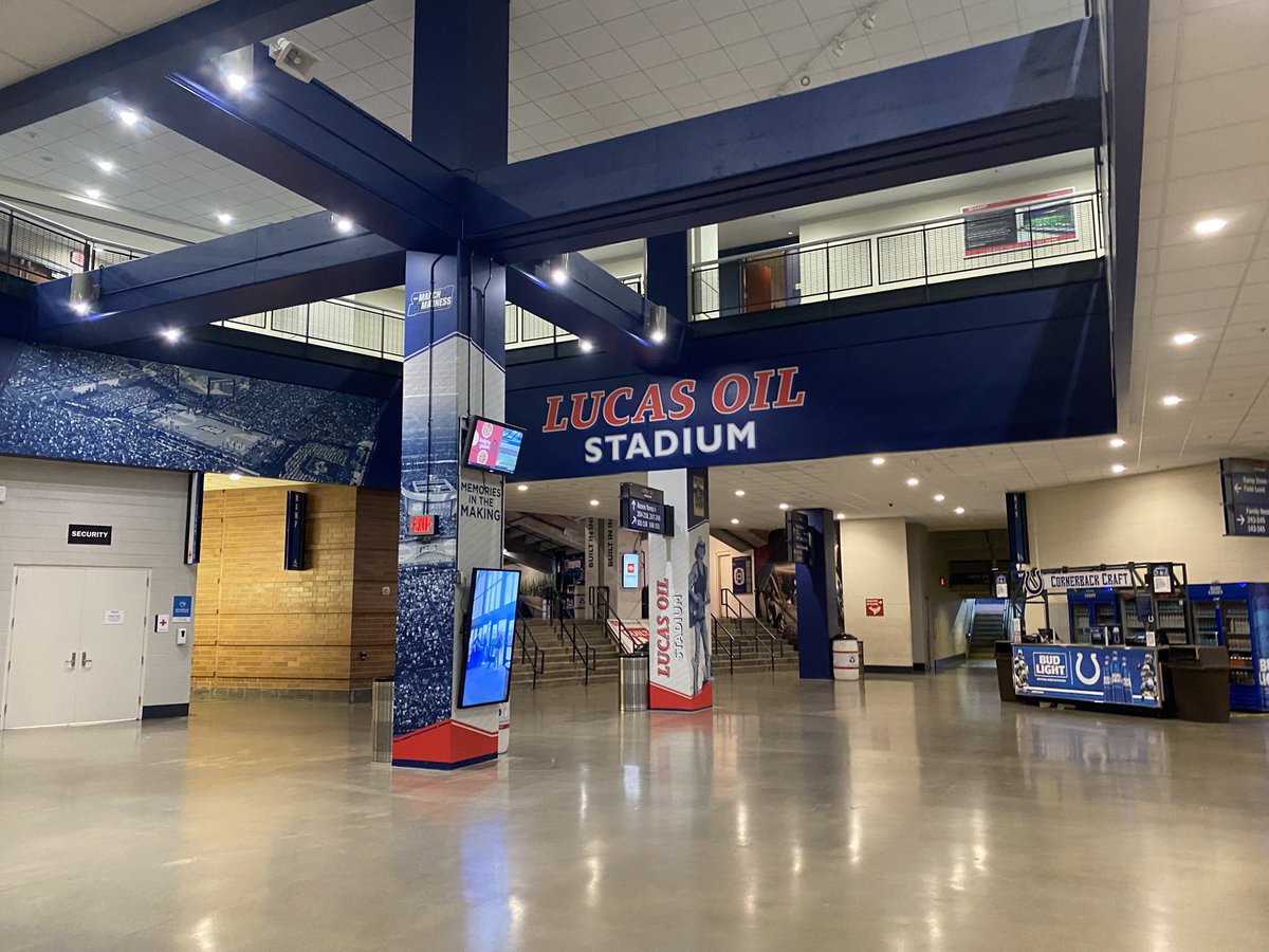 GAMEDAY!  #EVSguy for <a href="/HoustonTexans/">Houston Texans</a> <a href="/Colts/">Indianapolis Colts</a> on <a href="/NFLonCBS/">NFL on CBS 🏈</a> next! My thrash of a November (2 days at home) ends today!  #livingthedream #EddieSizzahandz