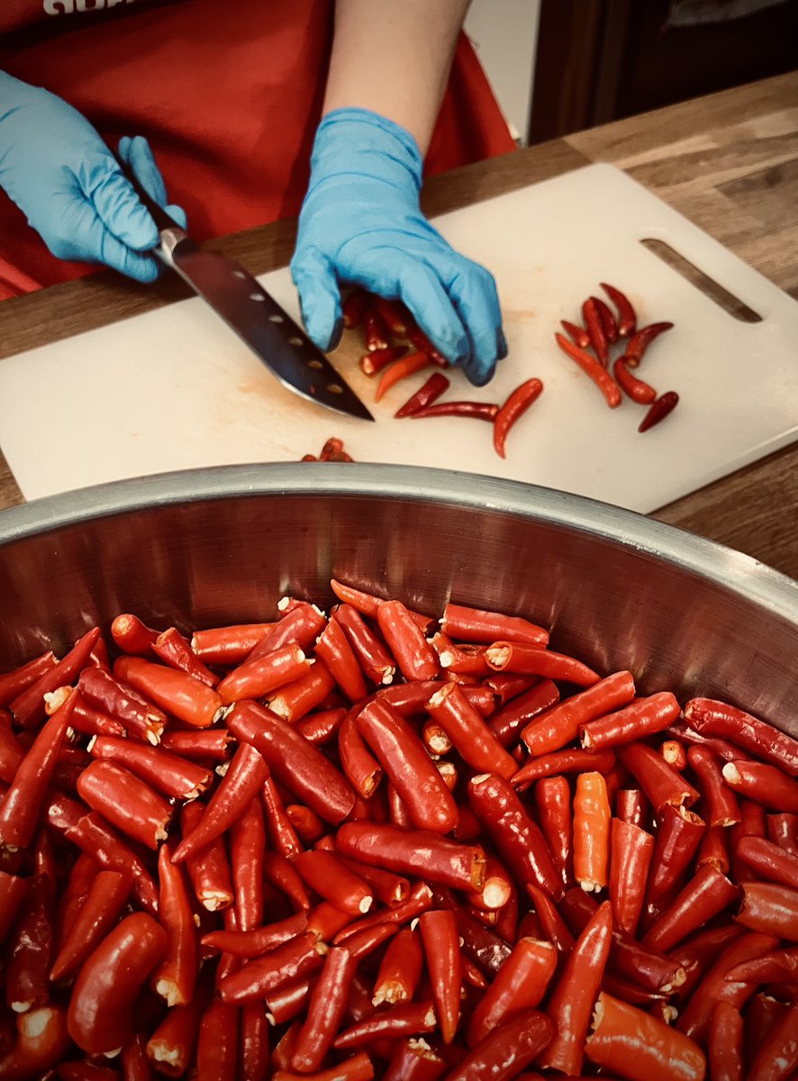 ThatDaengSauce's tweet photo. When we say hand picked and hand made we kid you not. 
(I prefer snapping them in half personally. 😉) 
A nice 12hr day. 
#hotsauce #spicy #chili #Thailand #Bangkok #BKK #fermented #fermentedproducts #artisan #smoked #thatdaengsauce #handmade #vegan #chilies #microbatch https://t.co/fefDQVUd65