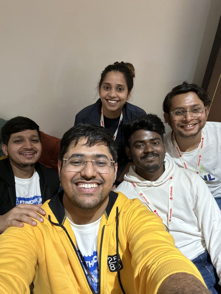 siddharth_hacks's tweet image. Volunteering here @ETHIndiaco Villa! 🏡

Good Vibes Only ✨