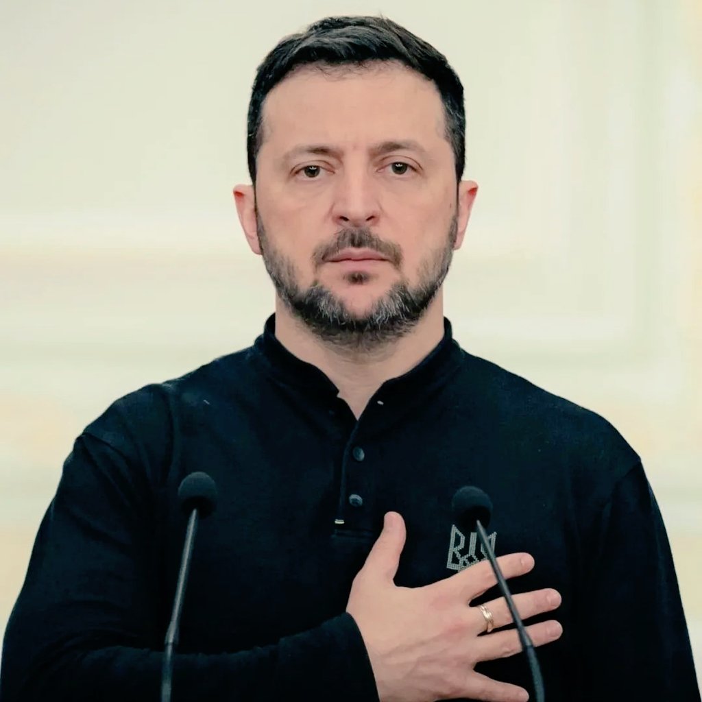 JCahayaZWH's tweet image. I have always believed in him.
I still believe in him.

✨

Who else agrees? 

Drop a 💙 for President Zelenskyy!

He needs our support now. 

#ZelenskyyWarHero all day every day ❤️‍🔥👑