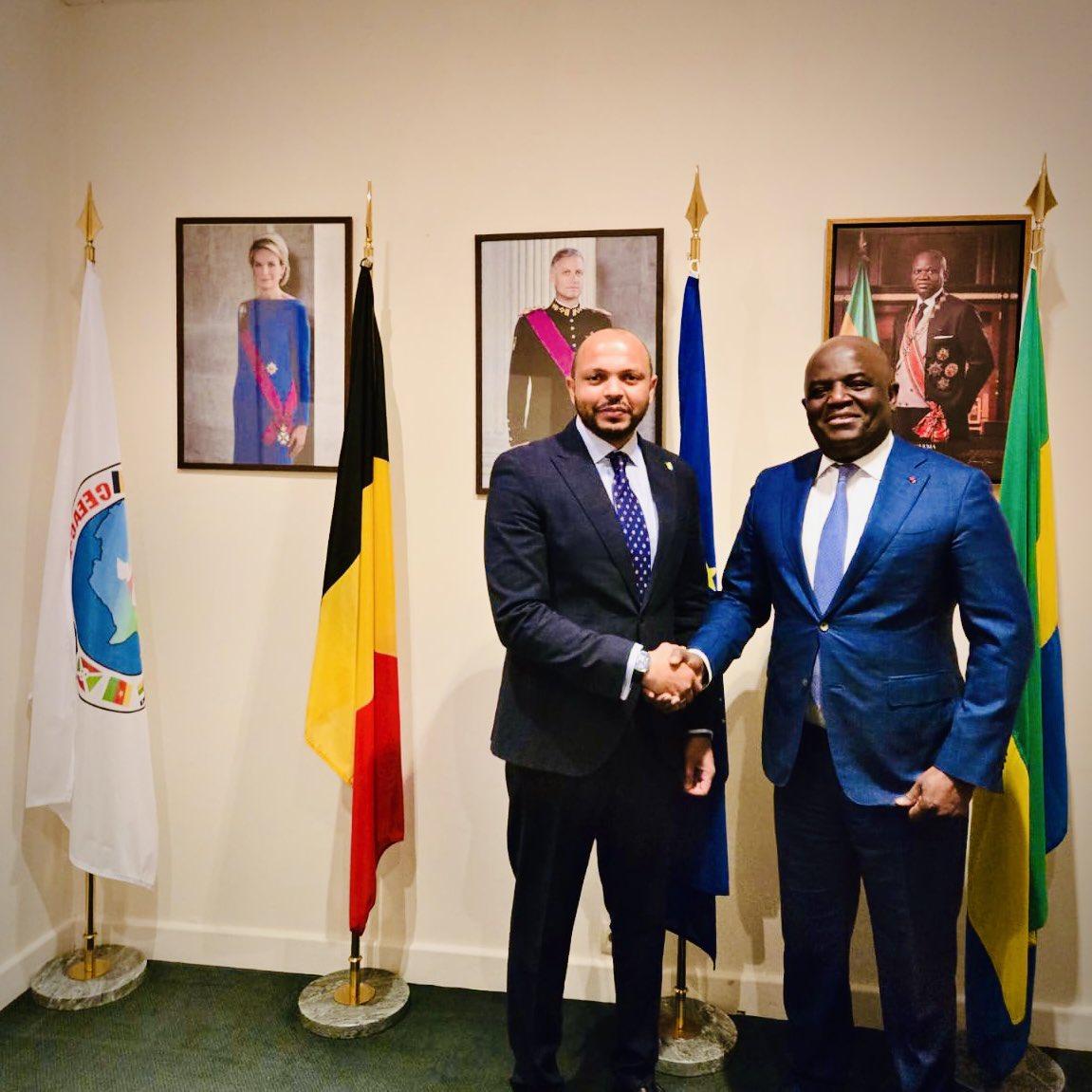 PressACP's tweet photo. Le Secrétaire général de l’OEACP, S.E. Moussa Saleh Batraki (@Mbatraki), a rencontré S.E. Eudes Régis Immongault Tatangani, Ambassadeur extraordinaire et plénipotentiaire de la République gabonaise (@DiplomatieGabon) auprès des pays du Benelux, de l’Union européenne et de l’OEACP.

Les échanges ont porté sur les préparatifs du Sommet de Malabo et, plus particulièrement, sur le rôle stratégique que le Gabon pourrait jouer lors du Forum des affaires et du secteur privé, plateforme clé destinée à renforcer les investissements, les partenariats et la coopération économique au sein de l’OEACP. 🌍🇬🇦

#OEACP #OACPS #OACPSat50 #Gabon #SommetDeMalabo